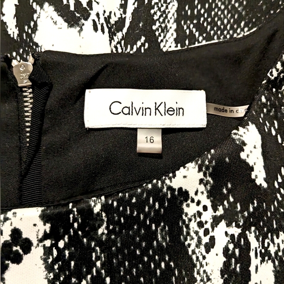 Calvin Klein, Black & White, Snakeskin Print, Scuba Dress, Side Pockets, Size 16 - Picture 3 of 9